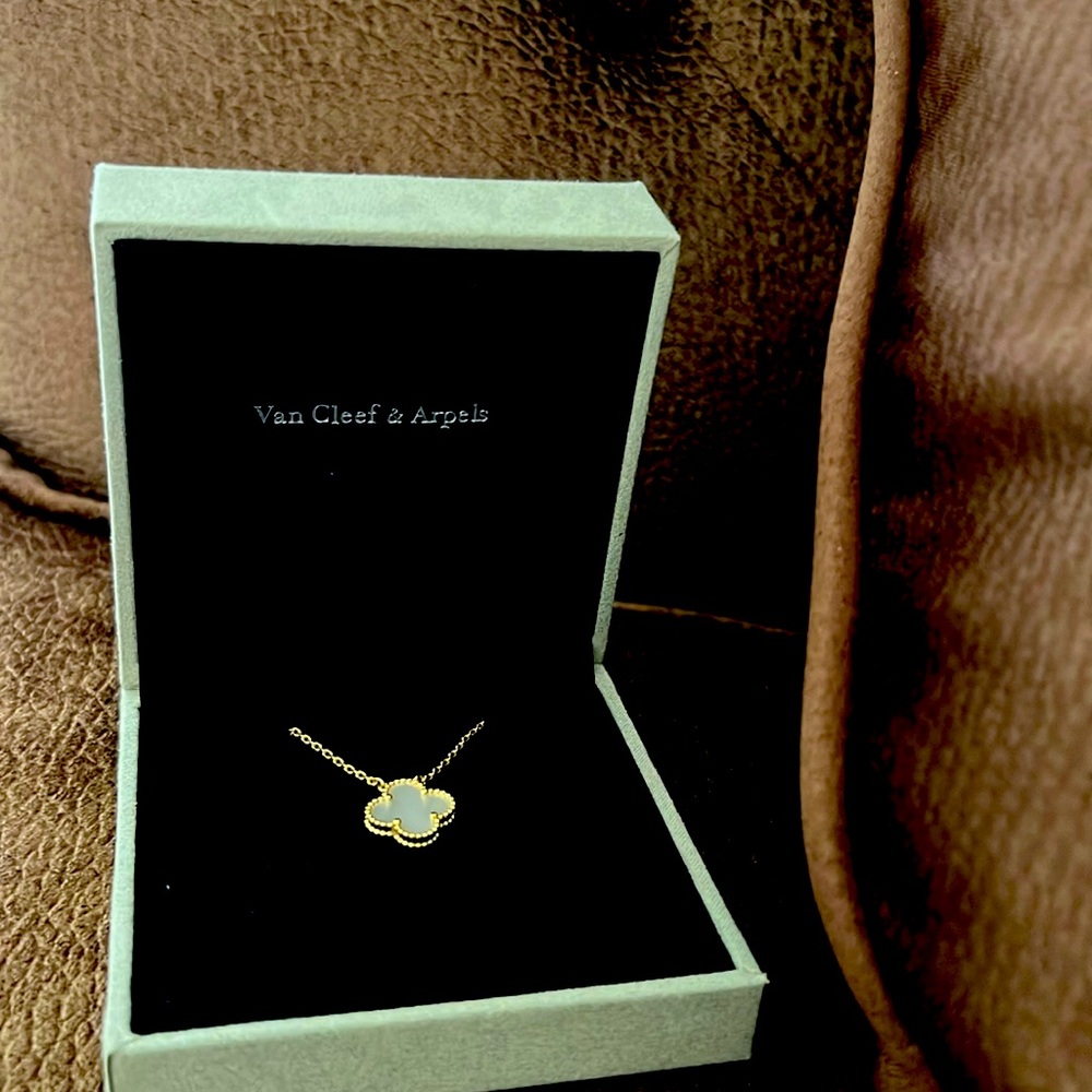 Stunning Van Cleef necklace ready to sell . Never worn .